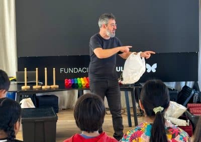 Taller fonoplàstica a l'exposició 'Plàstic. Genial o pervers?' a la Sala Barcelona del Museu Terra
